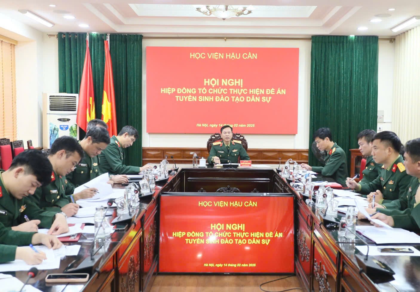 Thiếu tướng, TS Nguyễn Quang Dũng, Phó Giám đốc Học viện chủ trì hội nghị