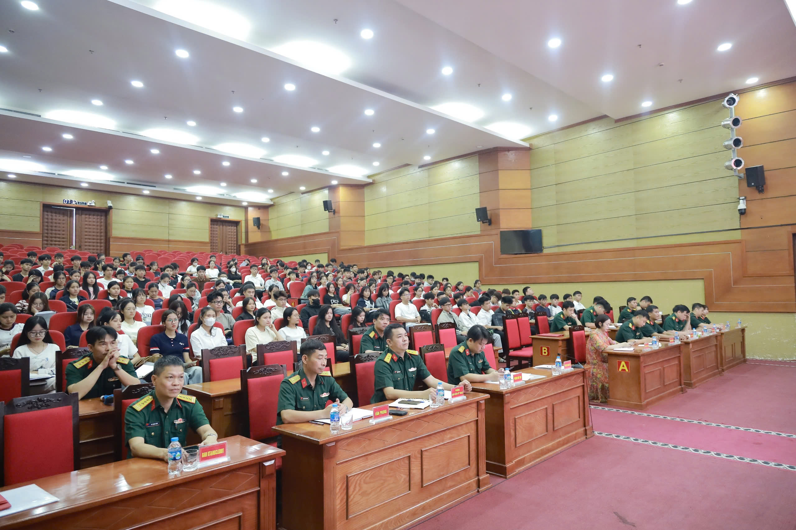 Quang cảnh hội nghị.